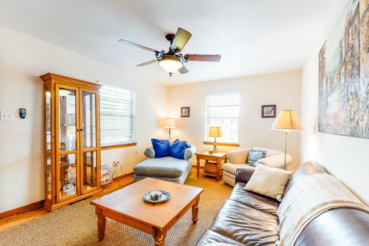 Backyard Escape Apartment กาลเวสตัน ภายนอก รูปภาพ