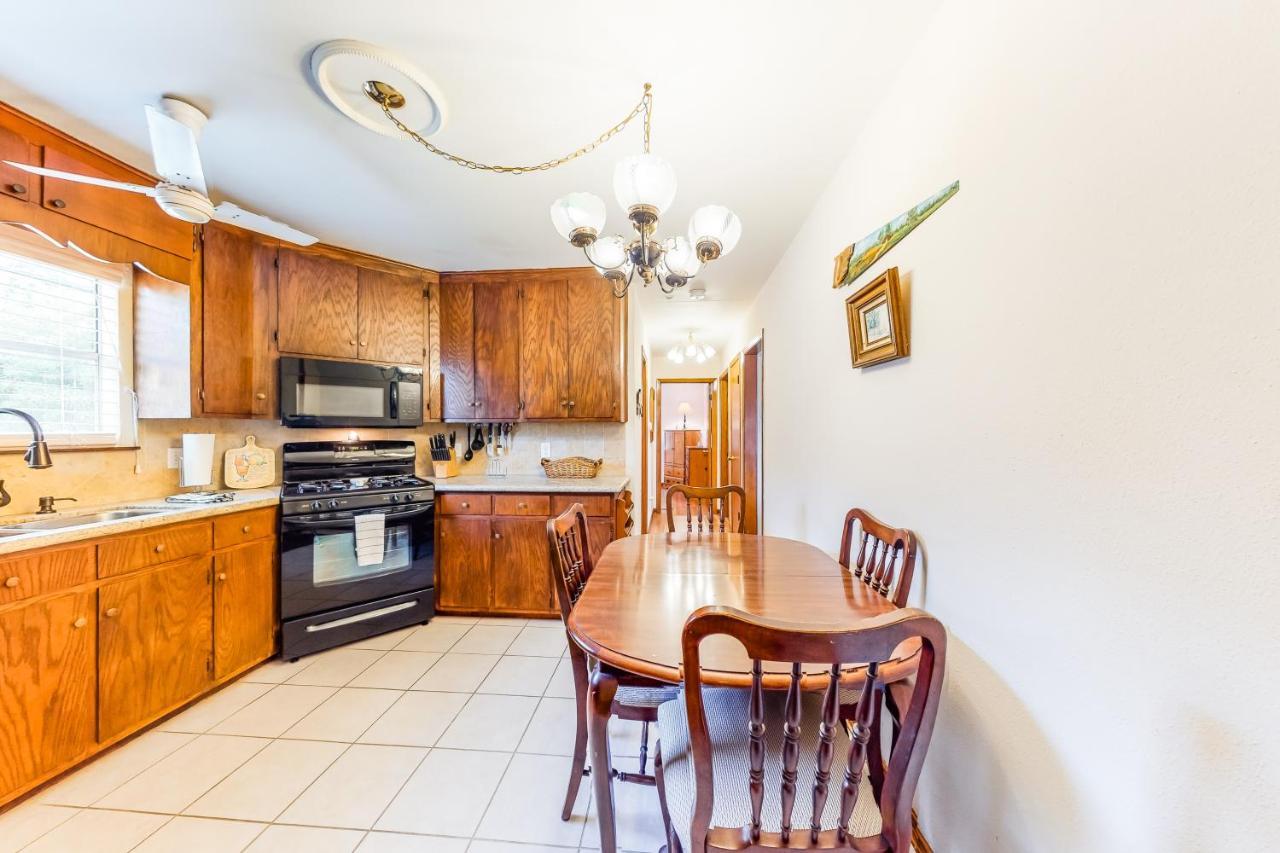Backyard Escape Apartment กาลเวสตัน ภายนอก รูปภาพ
