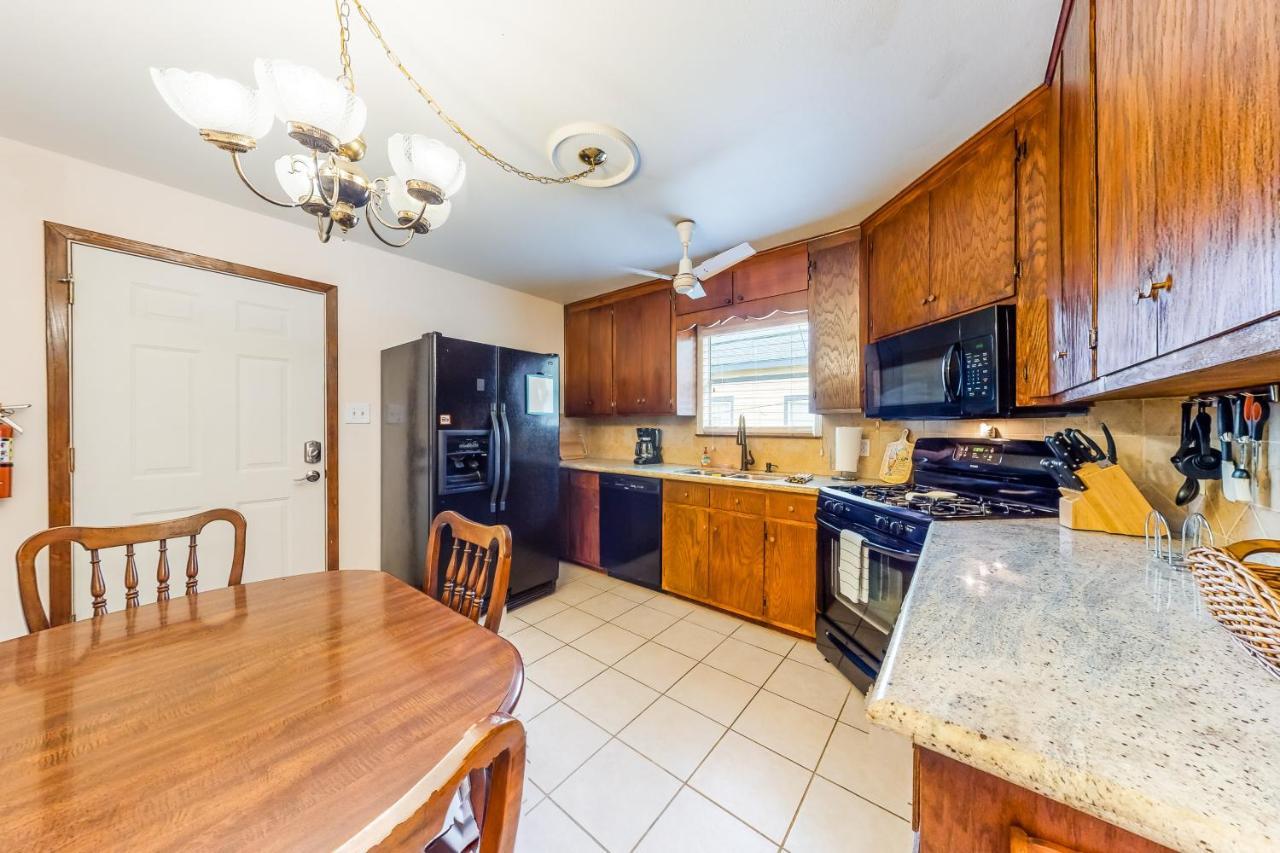 Backyard Escape Apartment กาลเวสตัน ภายนอก รูปภาพ